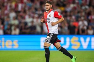 Santiago Giménez: Fer Serrano, novia del mexicano, fue captada festejando el gol del Bebote