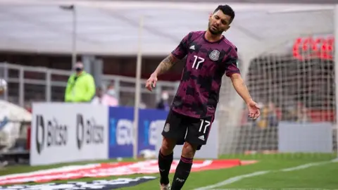 Tecatito Corona: Argentinos se burlan se la ausencia del mexicano en Qatar 2022