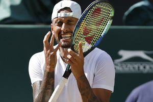 Kyrgios denuncia distracción por una mujer en Wimbledon: "Parece que se tomó 700 tragos"