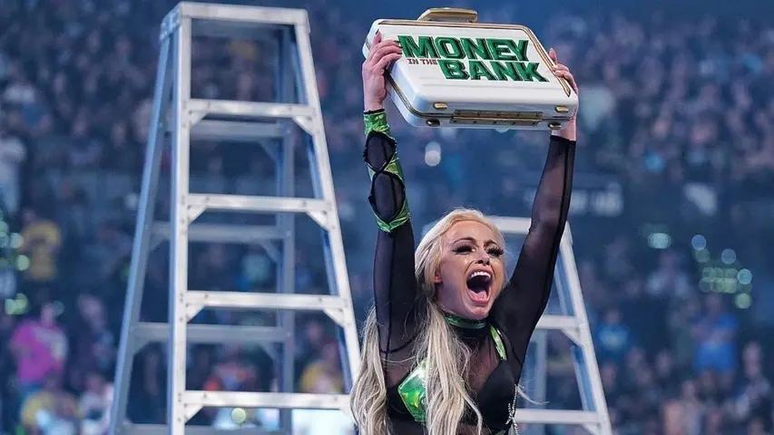 Liv Morgan celebrando su triunfo en Money in the Bank | TWITTER: @YaOnlyLivvOnce