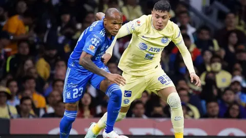 El momento viral en que Emilio Lara fue captado sacándole la lengua a Luis Quiñones