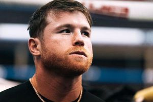 Canelo Álvarez amenaza a Lionel Messi por "limpiar piso" con playera del Tri