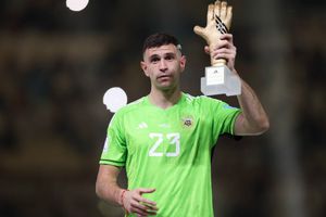 Dibu Martínez se burla de Tchouaméni