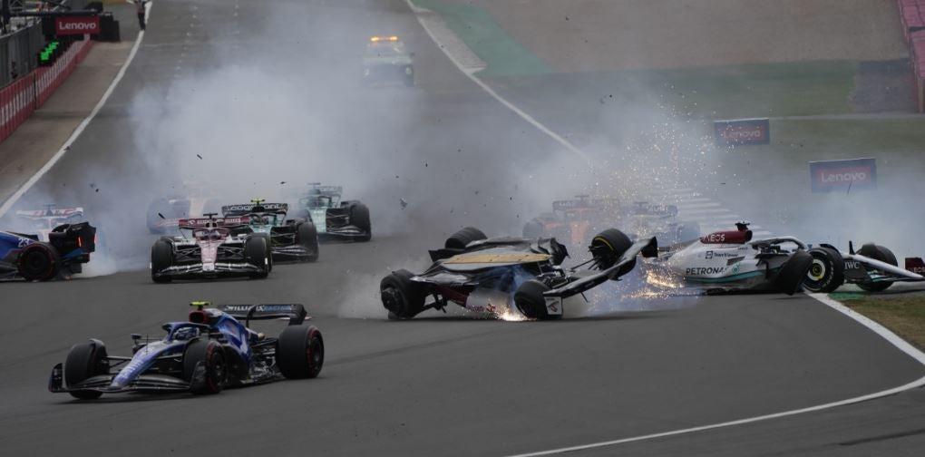 F1: Revive las impactantes imágenes que dejó el accidentado inicio del GP de Gran Bretaña