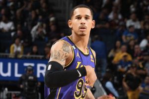 NBA: Juan Toscano sorprendió a fan de Los Lakers y le regaló boletos