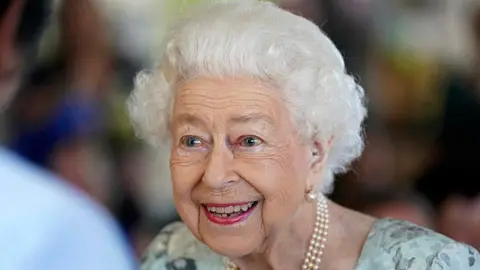 Reina Isabel II, bajo supervisión médica: 'Preocupados por la salud'; cita el Palacio de Buckingham