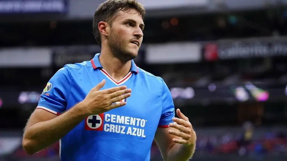 Cruz Azul va por más del 10 por ciento de la carta de Santi Giménez