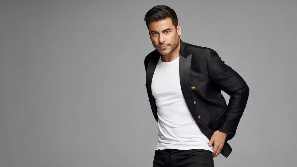 Fan 'tacleó' a Carlos Rivera en pleno concierto y el video se hizo viral