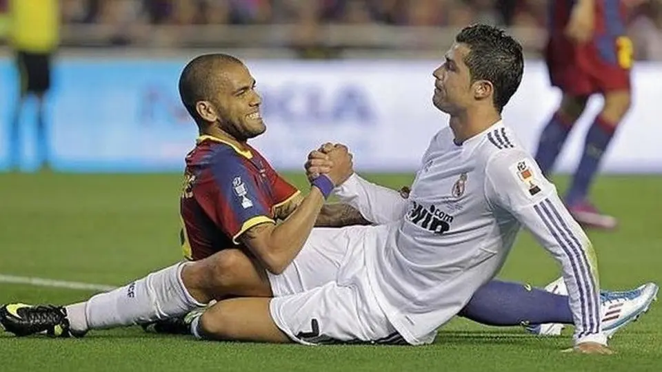 Dani Alves sobre Cristiano: 'Me encanta, me identifico más con él que con Messi'