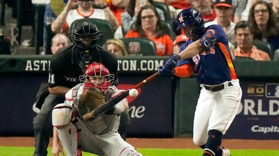 Serie Mundial: Altuve despierta con tres hits y Astros vencen a Phillies para empatar la serie