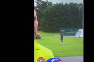 Video: 'Fantasma' de Diego Maradona se apareció durante una entrevista