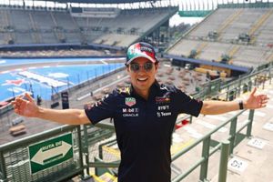 Checo Pérez sobre Carlos Slim: 'Es como un segundo padre para mí'