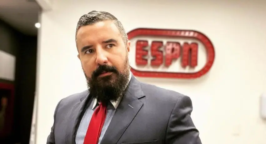 Álvaro Morales sobre la salida de Peláez: 'Merece otra subida a la mesa'