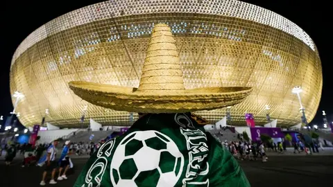 Qatar 2022: Aficionado pone en alto el nombre de México, tras regalar llaveros a argentinos
