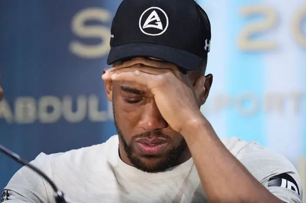 Anthony Joshua rompió en llanto tras perder con Oleksandr Usyk