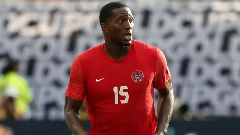 Qatar 2022: Canadá descartó a Doneil Henry del Mundial por lesión