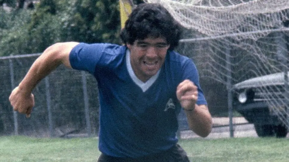 Diego Maradona: Coleccionista recuperó jersey que utilizó el argentino en México 86