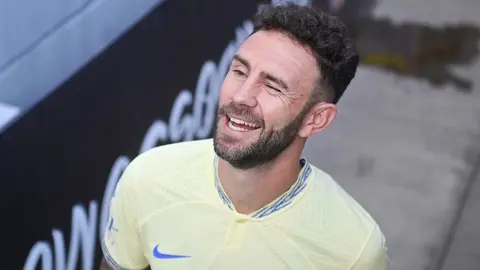 América: Miguel Layún con pie y medio fuera de las Águilas; Apunta al León