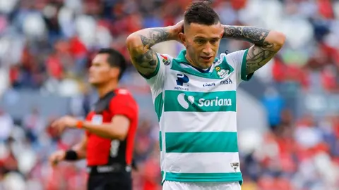 Santos: Brian Lozano irá a préstamo con Peñarol rebajando su salario un 70%