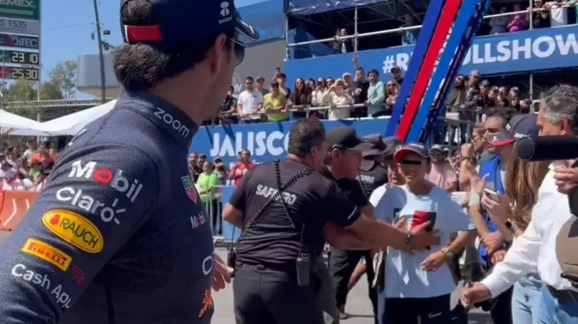 Checo Pérez: Tuvo gesto con un niño fanático que era seguido por equipo de seguridad