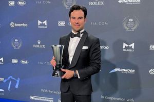 F1: Checo Pérez, primer mexicano que recibe galardón de la FIA