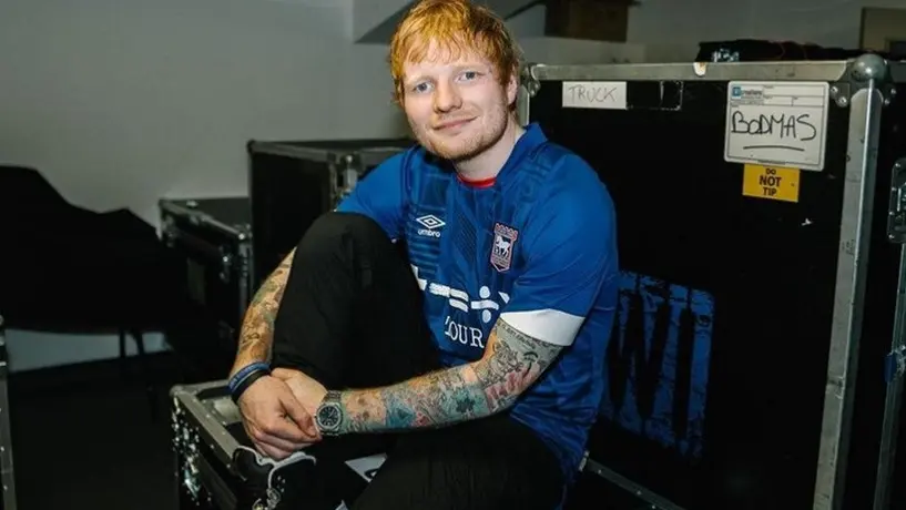 Ed Sheeran usó la elástica de Francia en concierto