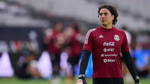 Selección Mexicana: Ochoa se lució con golazo en el entrenamiento del Tri