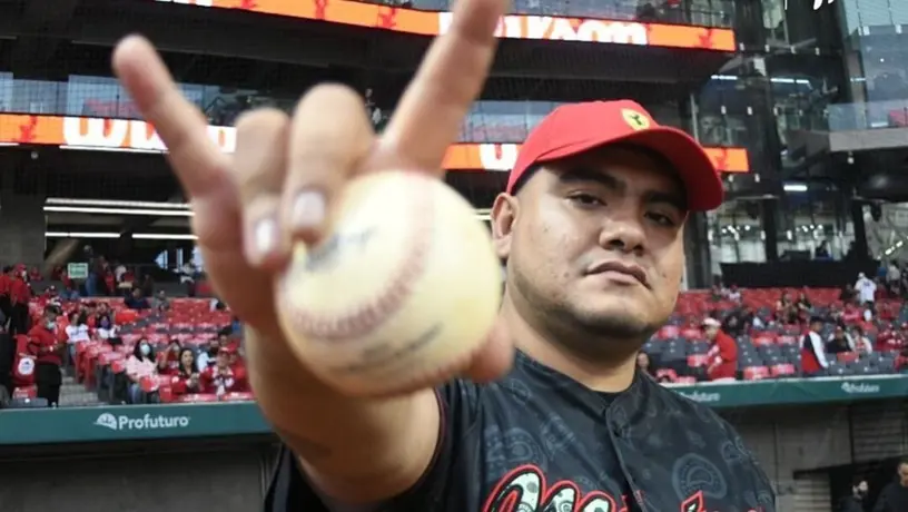 Aczino lanzó la primera pelota en el juego entre Diablos y Tigres