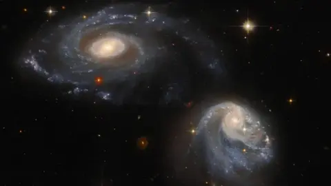 NASA: Telescopio Hubble detecta la interacción entre dos galaxias