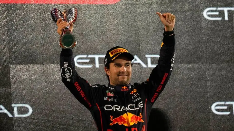 Checo Pérez: Una mala gestión de neumáticos le quitó el subcampeonato, dicen medios internacionales