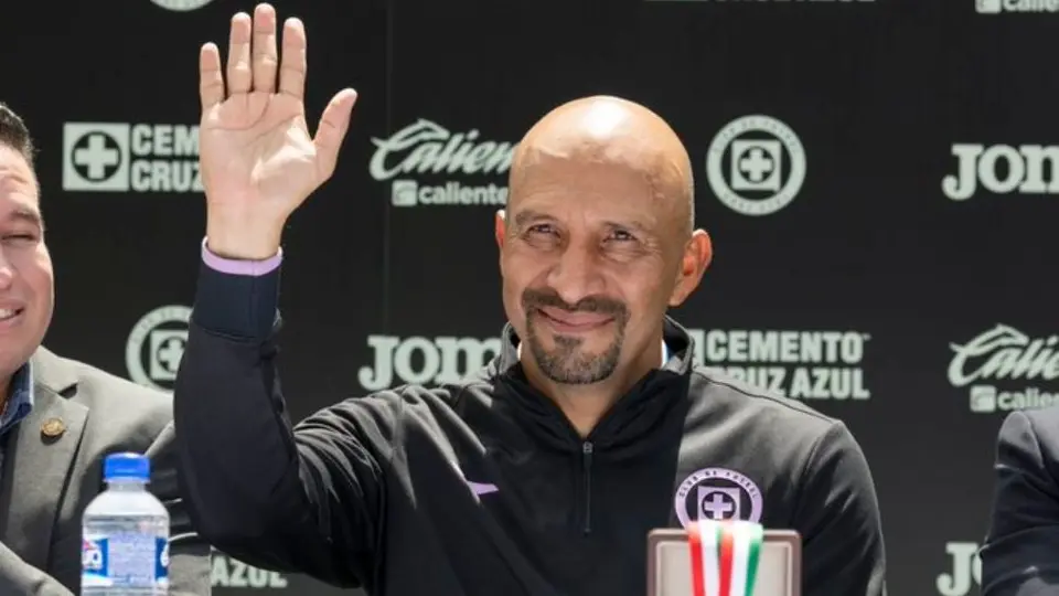 Cruz Azul: 'Conejo' Pérez recibió su medalla al Mérito Deportivo