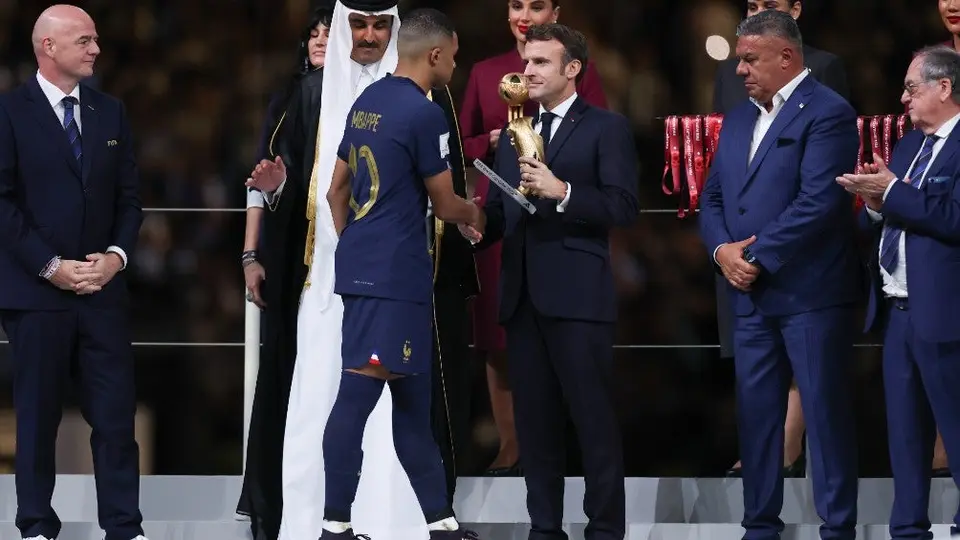 Emmanuel Macron dedica emotivo discurso a jugadores franceses en el vestidor