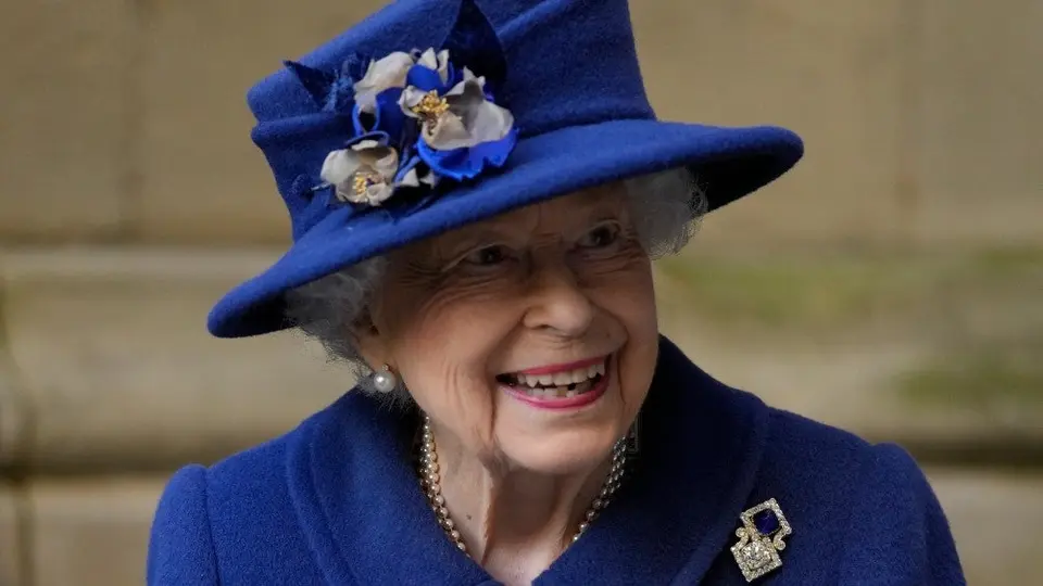 Artista plasmó imagen de la Reina Isabel II en un corte de cabello