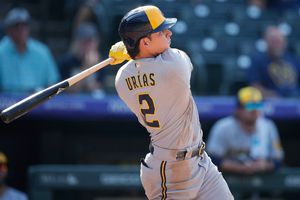 Luis Urías: Cuadrangular 15 del mexicano en derrota de Brewers ante Rockies