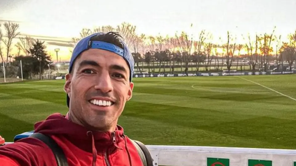 Luis Suárez fue captado entrando a austero vestidor del Nacional de Uruguay