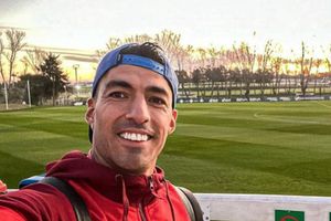 Luis Suárez fue captado entrando a austero vestidor del Nacional de Uruguay
