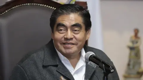 Miguel Barbosa, gobernador de Puebla, festejó a La Franja por su pase a Cuartos de Final