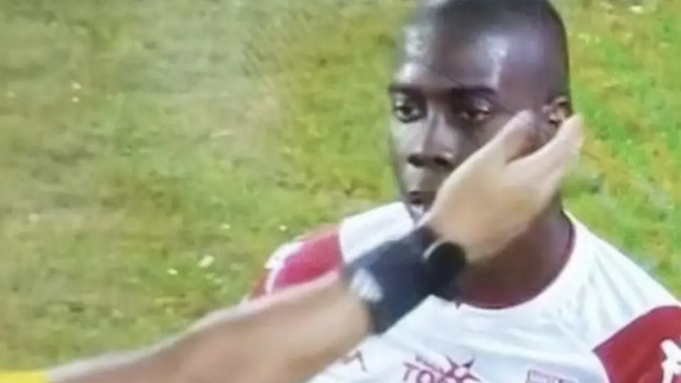 Exjugador de Liga MX fue captado por error mostrando sus partes íntimas durante un partido 