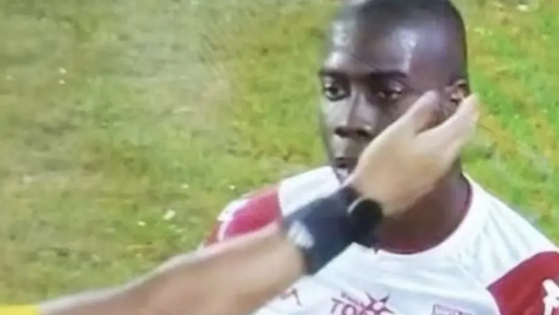 Exjugador de Liga MX fue captado por error mostrando sus partes íntimas durante un partido 