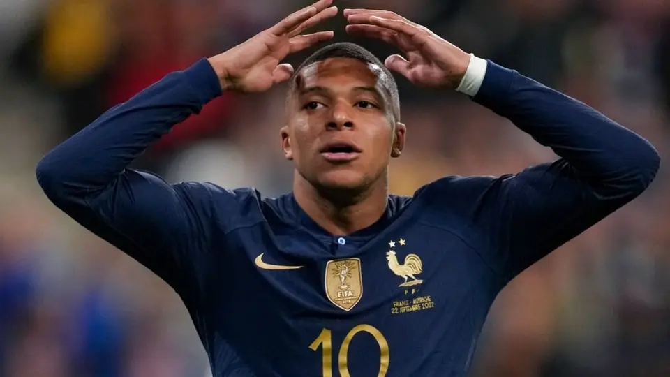 Mbappé, con un pie fuera del PSG; en julio pasado pudo ser del Liverpool