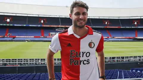 Santi Giménez tras su primer gol con Feyenoord: 'Pensé que era fuera de lugar'
