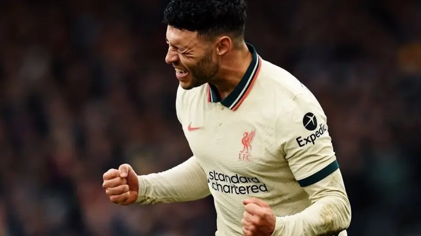Alex Oxlade-Chamberlain, estrella del Liverpool, fue víctima de asalto en su hogar