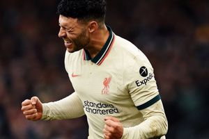 Alex Oxlade-Chamberlain, estrella del Liverpool, fue víctima de asalto en su hogar