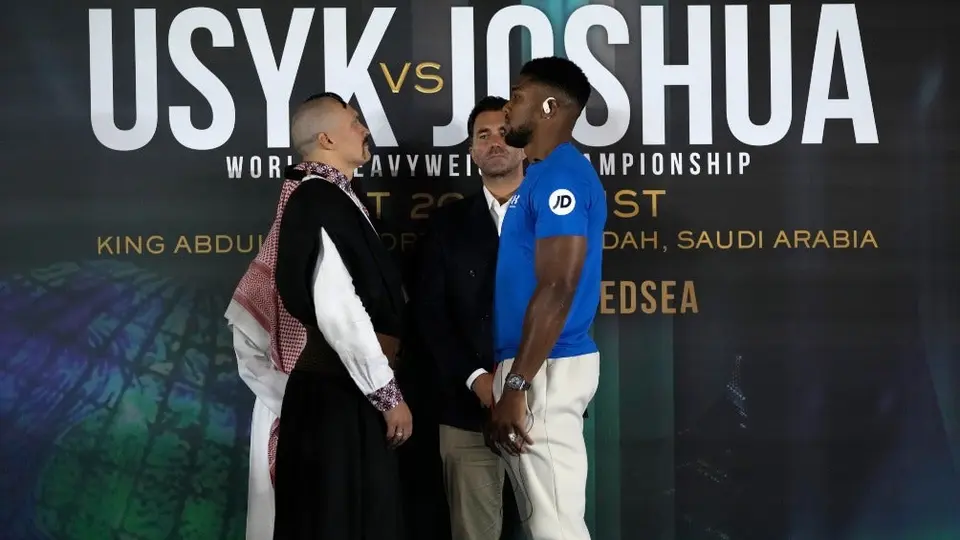 Usyk vs Anthony Joshua: El ucraniano se presentó a su primer cara a cara cantando
