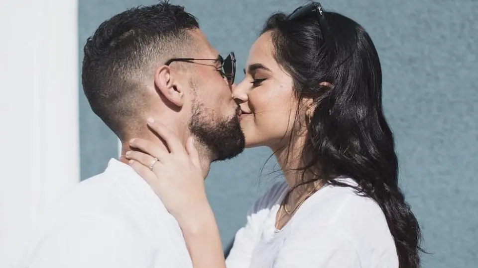 Becky G dejará la soltería; aceptó el anillo y se casa