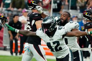 NFL: Eagles mantiene invicto tras sufrido triunfo ante Cardinals