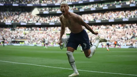 Champions League: Richarlison rompió en llanto con su padre tras su doblete con Tottenham