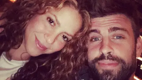 Shakira, molesta por beso de Piqué y Clara Chía en público