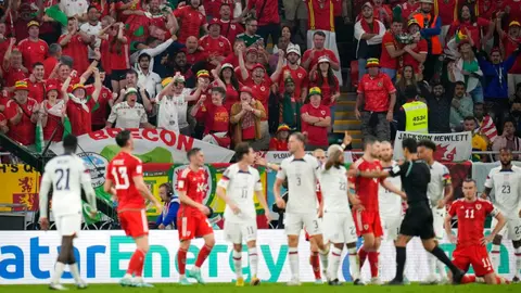 Qatar 2022: Aficionados de Gales insultan a Estados Unidos y apoyan a México