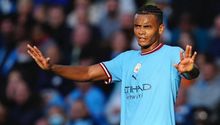 Manuel Akanji demostró ser un genio al responder operaciones matemáticas con facilidad